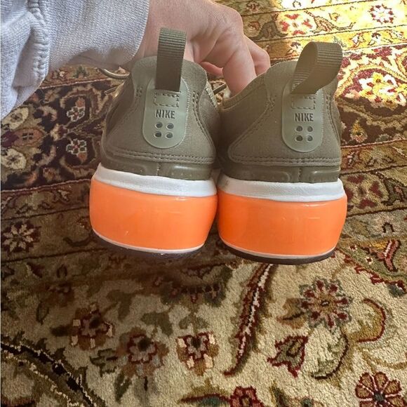 Army Green Nike‎ Sneakers - Picture 5 of 8